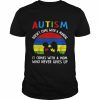 Autism doesn’t come with a manual it comes with a mom who never gives up  Classic Men's T-shirt