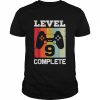 Level 9 Schließe das Geschenk zum 9 Jahrestag für ihn abShirt Shirt Classic Men's T-shirt