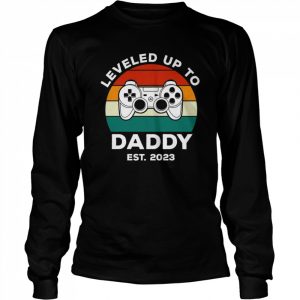 Leveled up to Daddy est 2023  Long Sleeved T-shirt