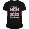 Proud mom of a 2022 graduate Class Of 2022 Graduation Shirt Classic Men's T-shirt