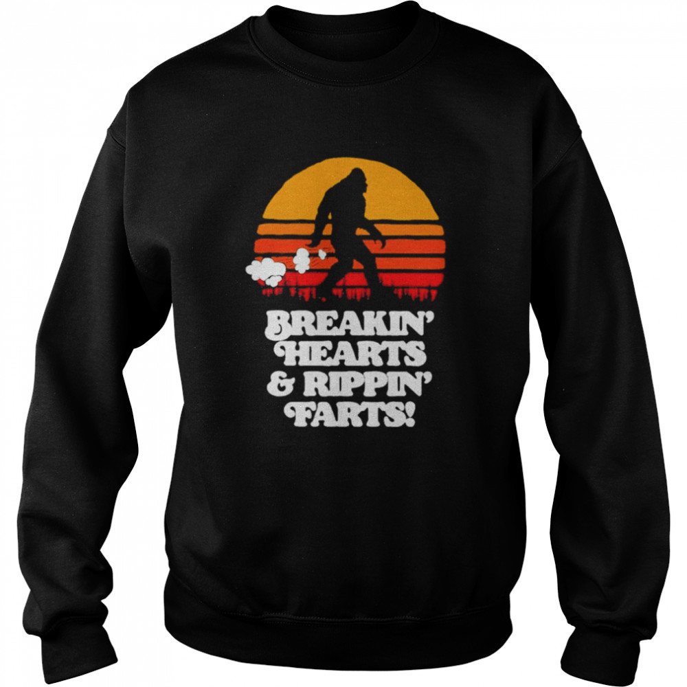 Sasquatch Breakin Hearts & Rippin Farts Bigfoot Retro Vintage Shirt Unisex Sweatshirt