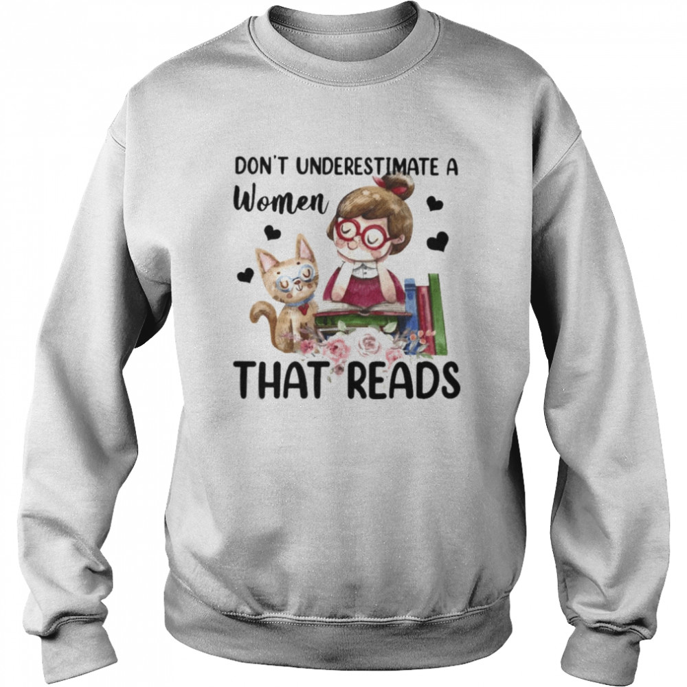 Don’t underestimate a Women that reads  Unisex Sweatshirt