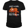 Just a girl who loves red pandas  Classic Men's T-shirt