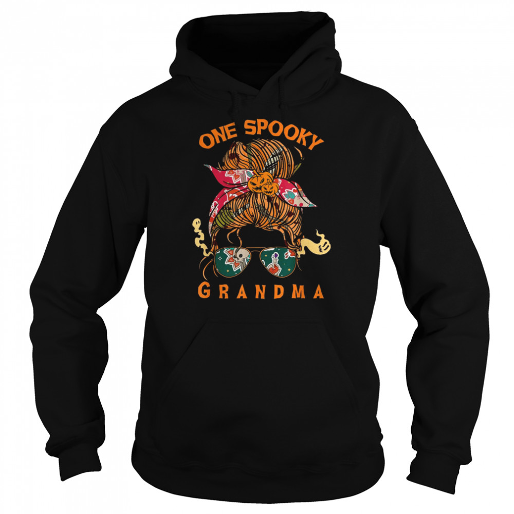 One Spooky Grandma Bandana Grandma Halloween T-Shirt Unisex Hoodie