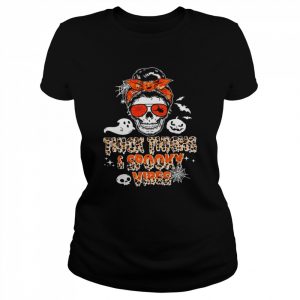 Thick Thighs Spooky Vibes Funny Skull Halloween  Classic Women's T-shirt